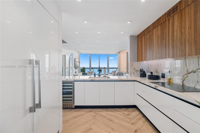 Building Photo - 1331 Brickell Bay Dr