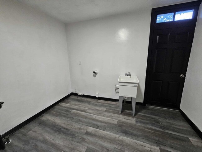 Building Photo - Beautiful 4 Bed, 1 Bath Home for Rent- Spa...