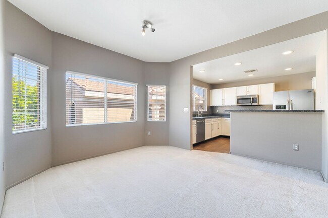 Building Photo - Remodeled 2-Bed, 2-Bath Second-Floor Unit ...