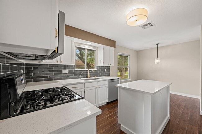 Building Photo - 4820 Marblehead Dr