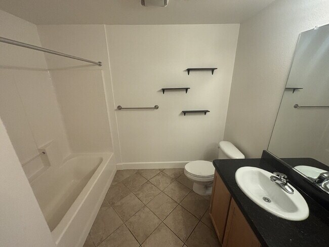 Building Photo - Beautiful 2 Bed, 2 Bath Apartment Home in The Phoenician – Resort-Style Living in Roseville!