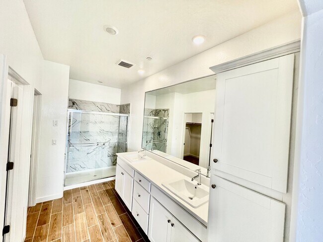 Building Photo - Charming 3-Bedroom Single Story Home for Rent
