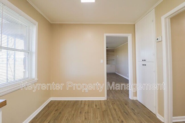 Building Photo - 1705 Bixby Rd