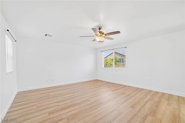Building Photo - 2872 Strathallan Ave