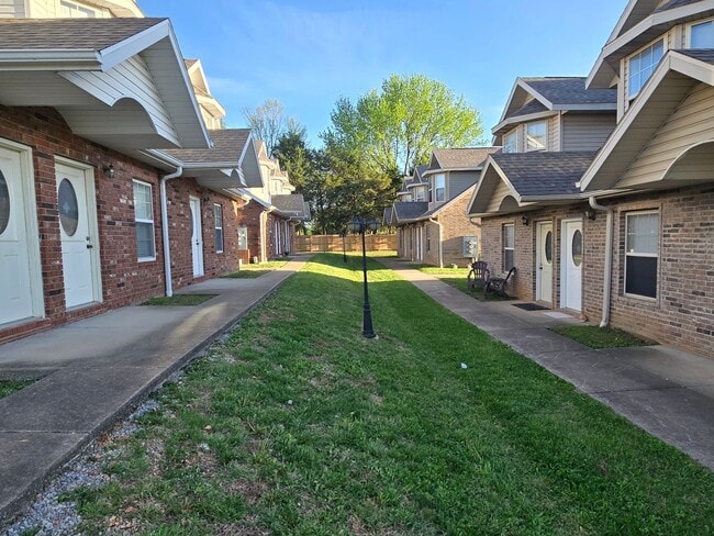 Building Photo - Capri Townhomes