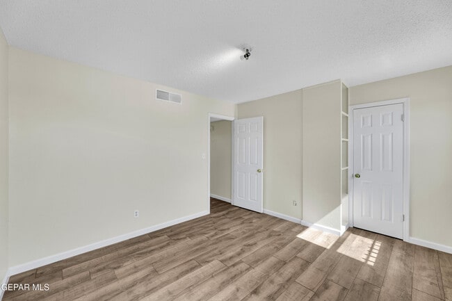 Building Photo - 2153 Trawood Dr