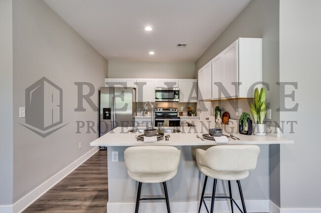 Building Photo - 4940 N Vassar Ave