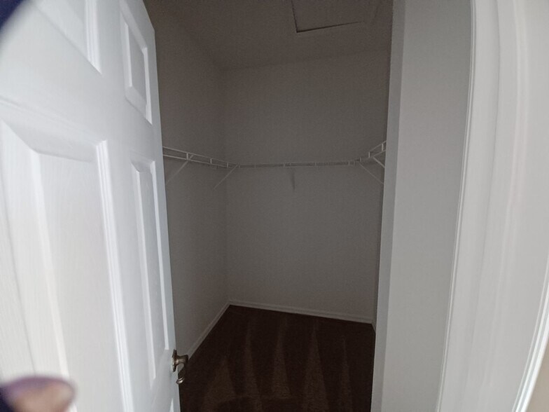 Building Photo - 3/2 Condo in gated community off Colonial Blvd