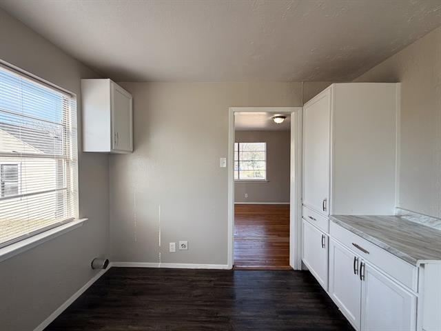 Building Photo - 410 N Flat St