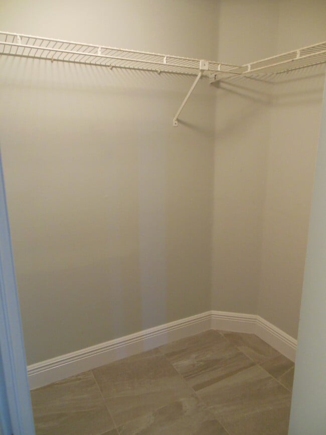 Building Photo - TWO BEDROOM TWO BATHROOM!! WATERFRONT COMMUNITY!!