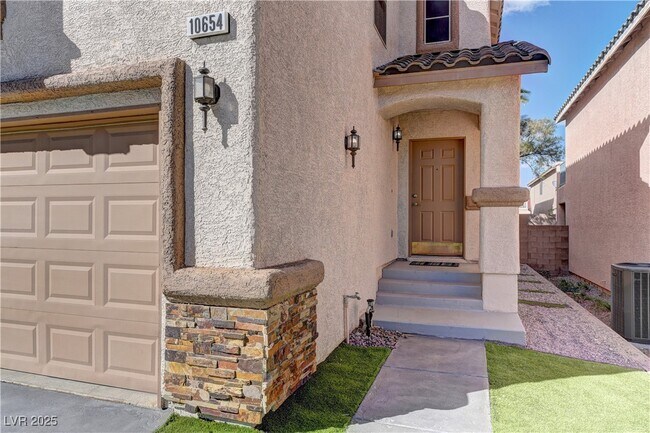 Building Photo - 10654 Solar Hawk Ave