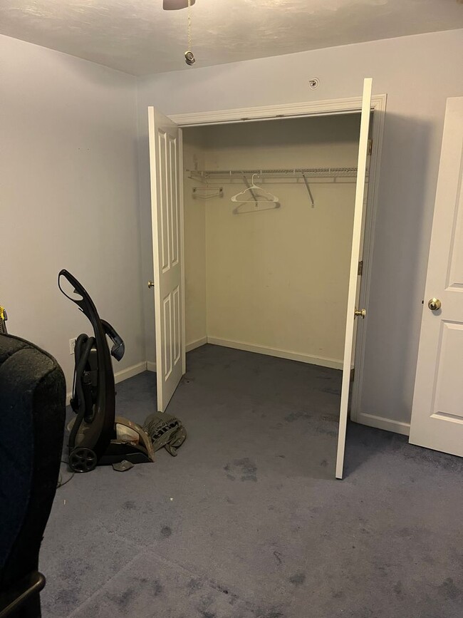 Building Photo - Large 2 BR w/ 1 Full and 2 Half Baths in Rockland