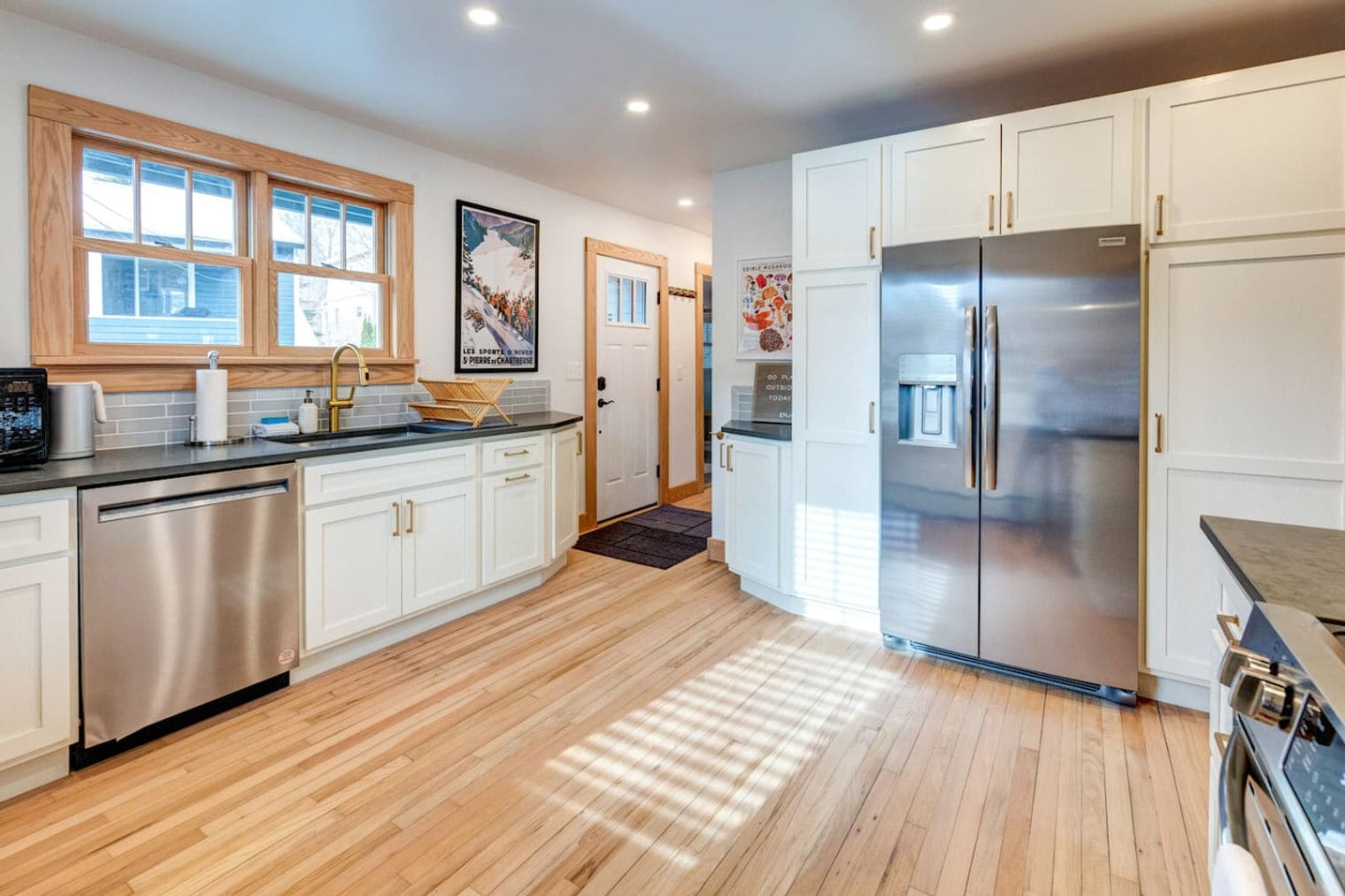 Building Photo - 155 Swart St