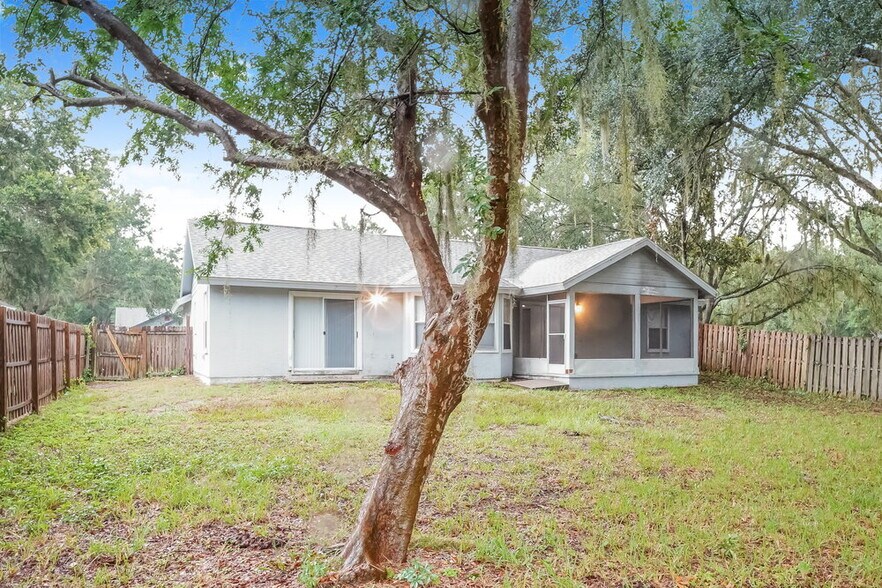 Building Photo - 2651 Waterview Dr