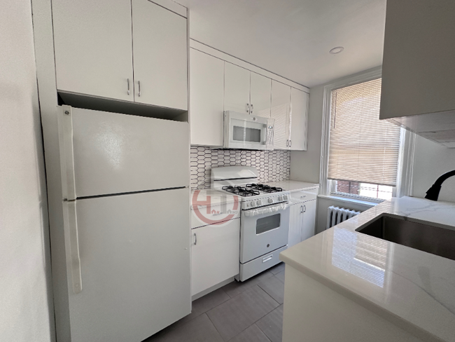 Primary Photo - 1671 Radcliff Ave