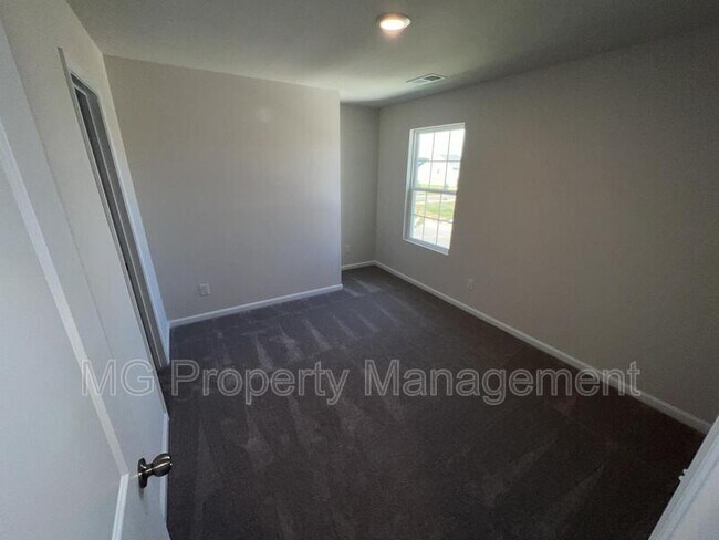 Building Photo - 1401 Woodhouse Dr