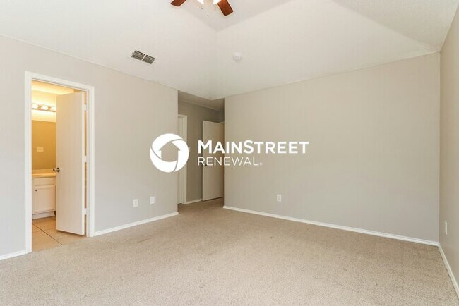 Building Photo - 3 Bedroom Pet-Friendly Home in Fort Worth, TX with Main Street Renewal