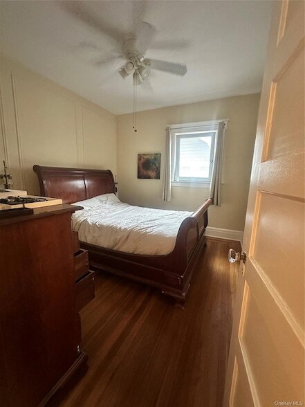 Building Photo - 409 W 261st St