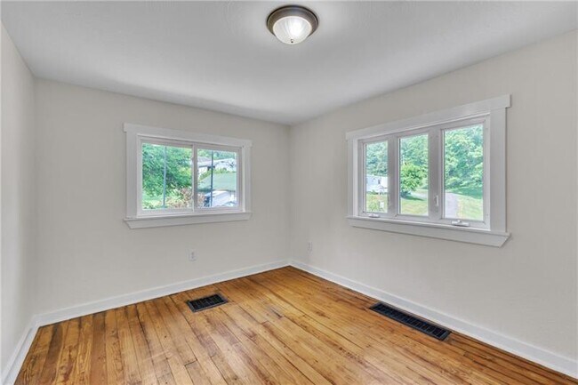 Building Photo - 116 Purvis Ln