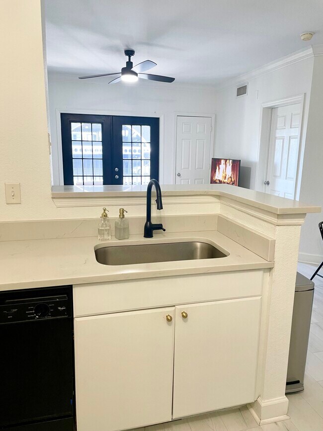 Building Photo - 304 E South St