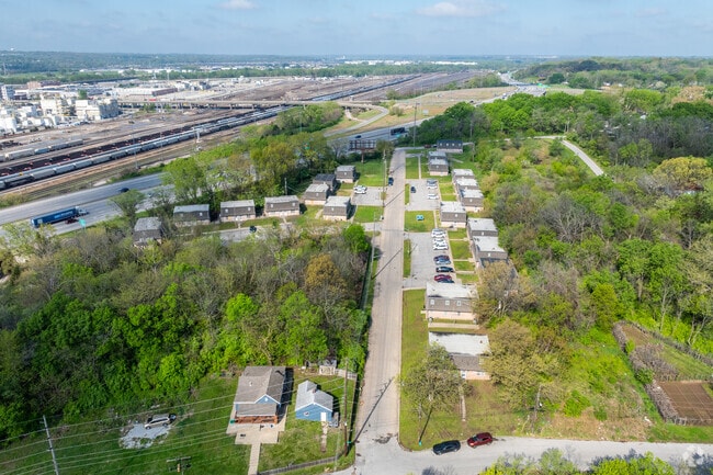Aerial Photo - Grandview Park Manor