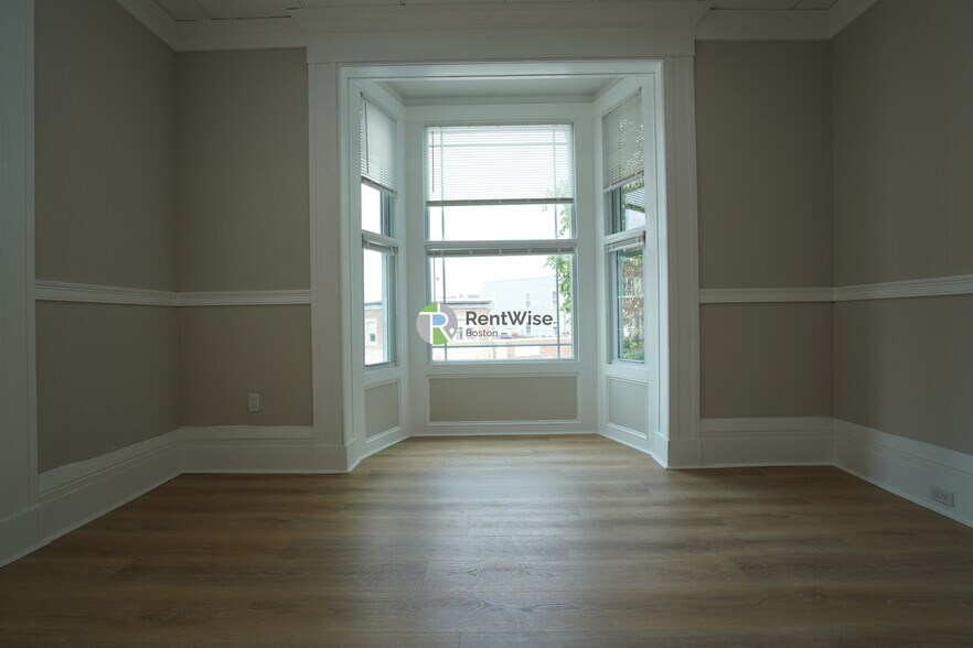 Building Photo - 142 Dorchester St
