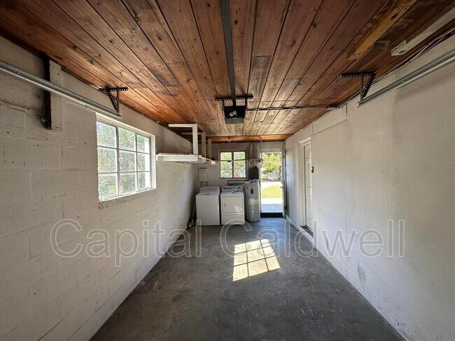 Building Photo - 18 N Meteor Ave