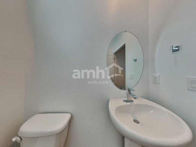 Building Photo - 4419 S 97th Dr