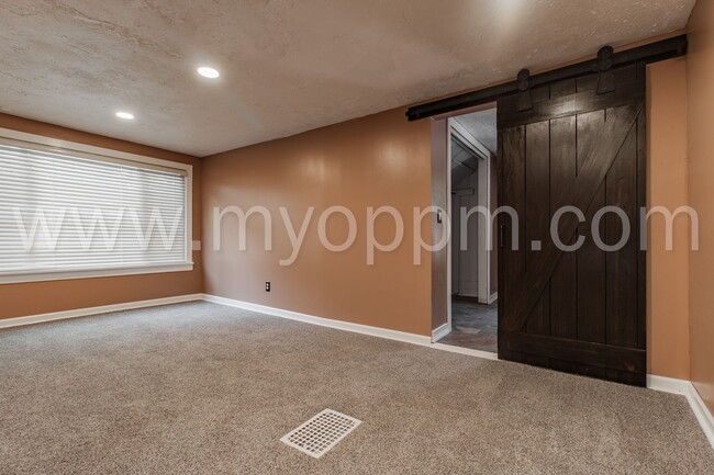 Building Photo - Completely Remodeled! 3 Bedroom / 3 Bathro...
