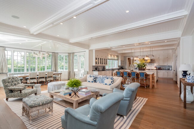 Building Photo - 587 Sagaponack Road