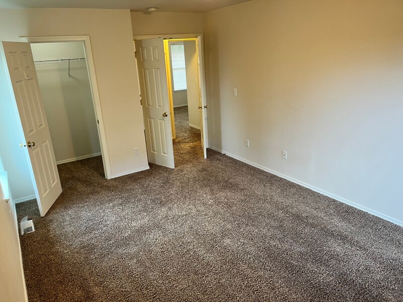 Building Photo - 312 G St SW