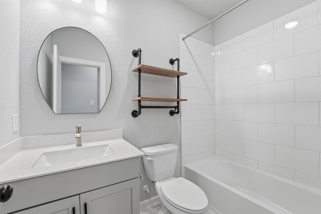 Building Photo - 1338 Lakeside Crk Rd