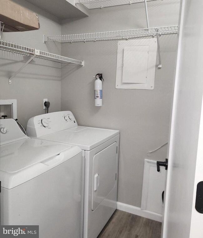 Building Photo - 16 Pickwick Pl