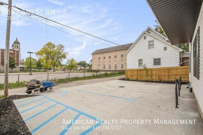 Building Photo - 642 6th St NW