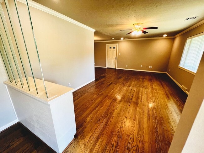 Building Photo - Beautifully, Corner-Lot 3BD 2BA Home in Be...