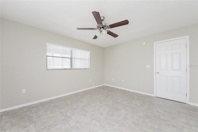 Building Photo - 607 Estrada Ln