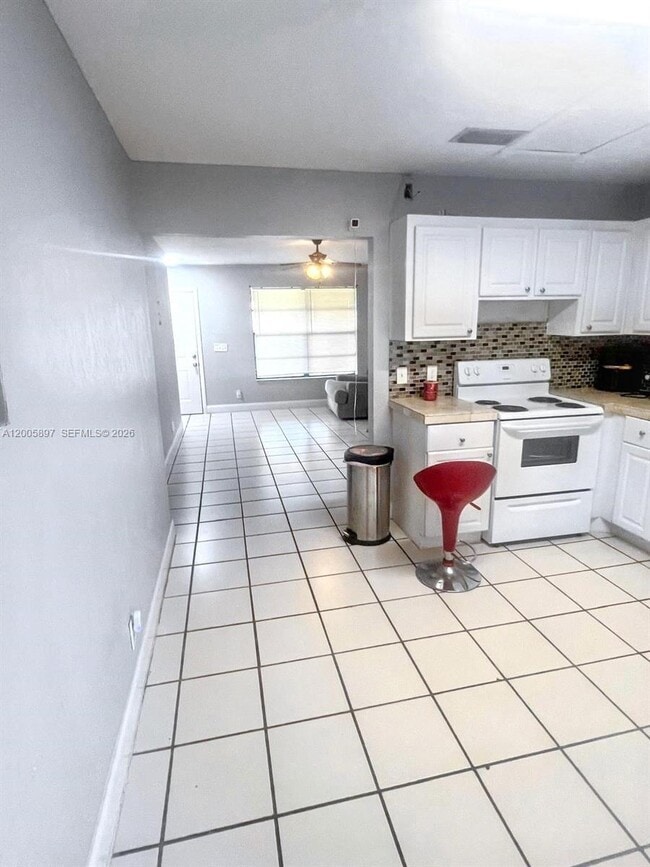 Building Photo - 4259 Royal Banyan Way