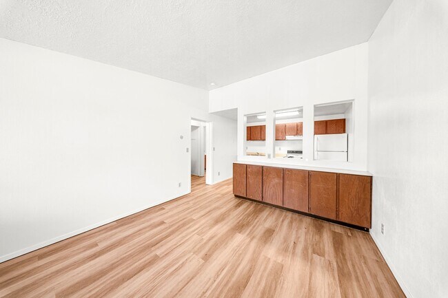 Building Photo - 600 N 2450 E