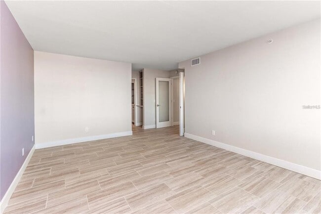 Building Photo - 736 Island Way