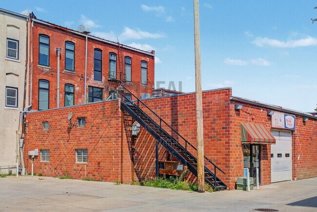 Building Photo - 1214 2nd St