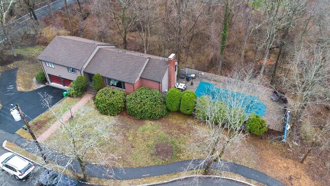 Building Photo - 10 Stonewood Dr