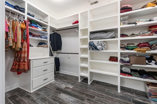 Building Photo - 4602 Sandwich Ct