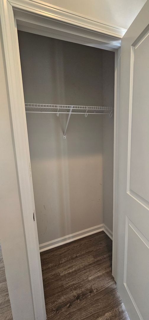 Building Photo - Glenmoor 3BR/2BA – Minutes from Downtown C...