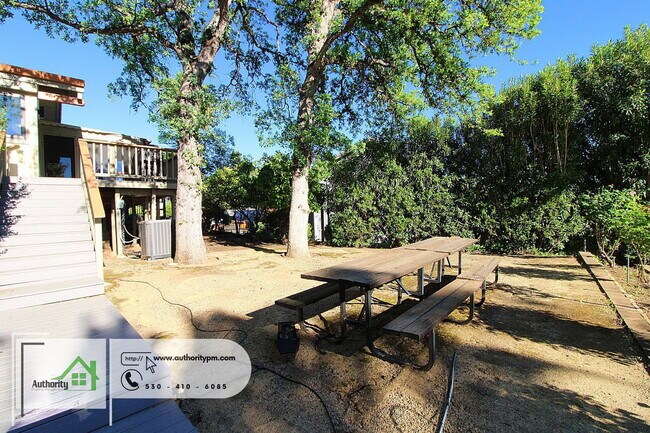 Building Photo - 3350 Mountain Oak Dr