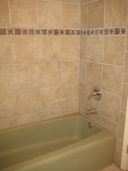 Downstairs Bathroom - 554 Cartier Ct