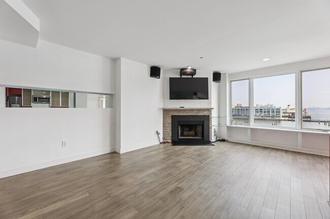 Building Photo - 600 Harbor Blvd