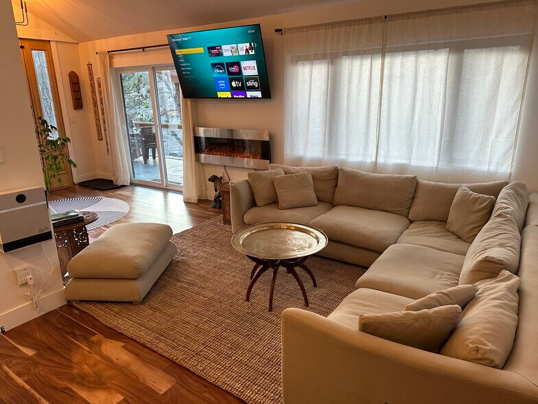 Building Photo - 230 Cyteworth Rd