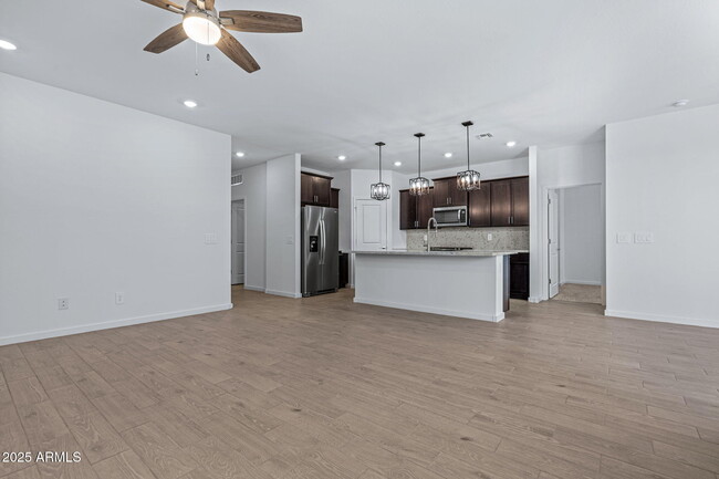 Building Photo - 16006 W Cottontail Ln