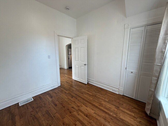 Building Photo - 4 Bedroom updated home in Grand Rapids