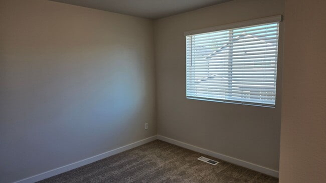 Building Photo - Amazing 3 bedroom Brand new home!!